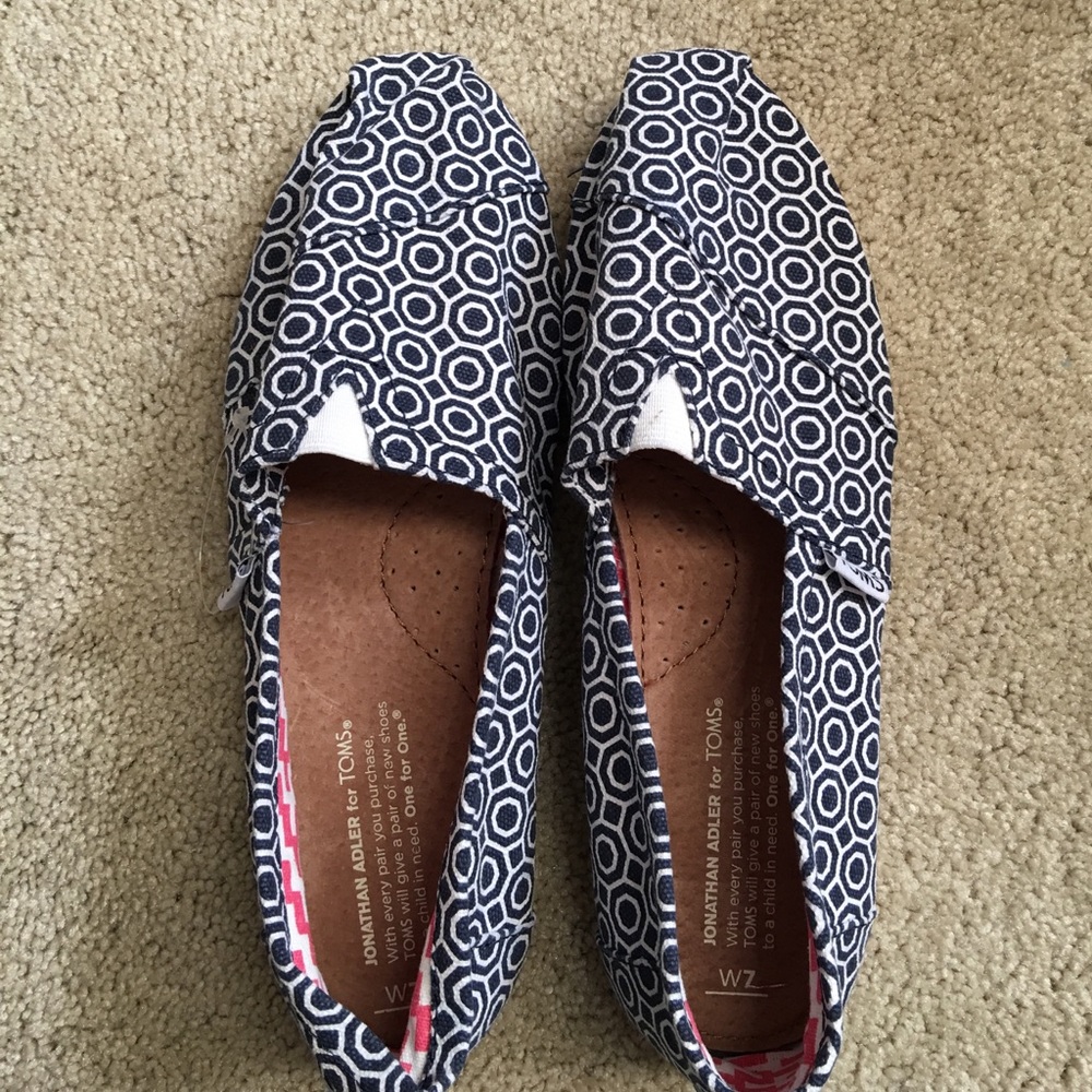 TOMS Classic shoes