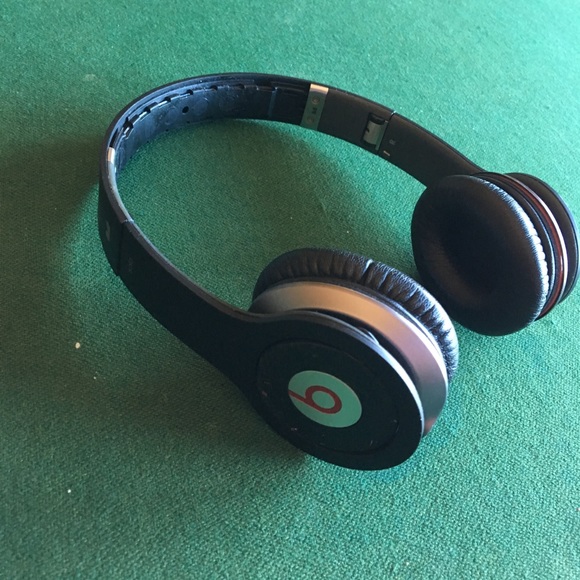 Beats by are Solos - Picture 1 of 3