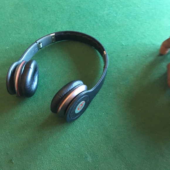 Beats by are Solos - Picture 2 of 3