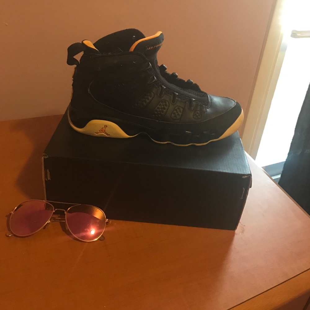 Jordan sneakers been worn but still good shape
