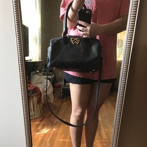 Kelly Wynne I duffle dare you purse