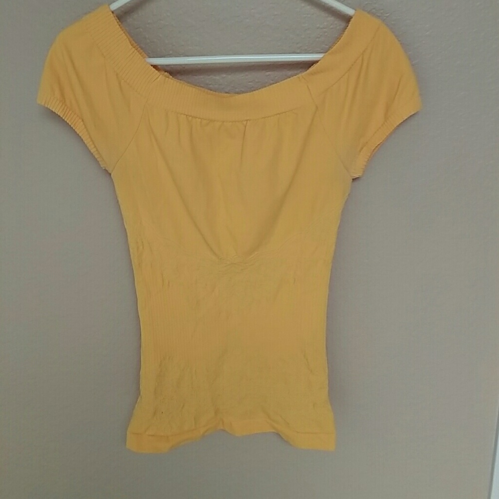 Adorable golden top!