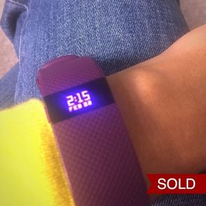 Fitbit Charge size L in purple
