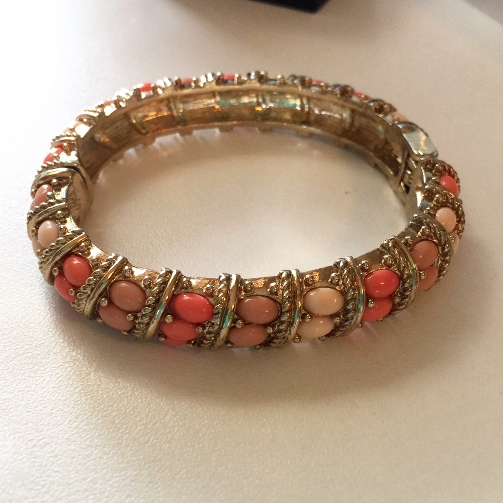 HP🌟🎉Banana Republic Gold & Coral Bracelet