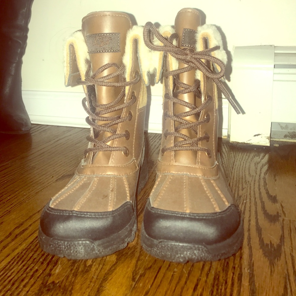 Kids ugg snow boots... Not worn, with tags