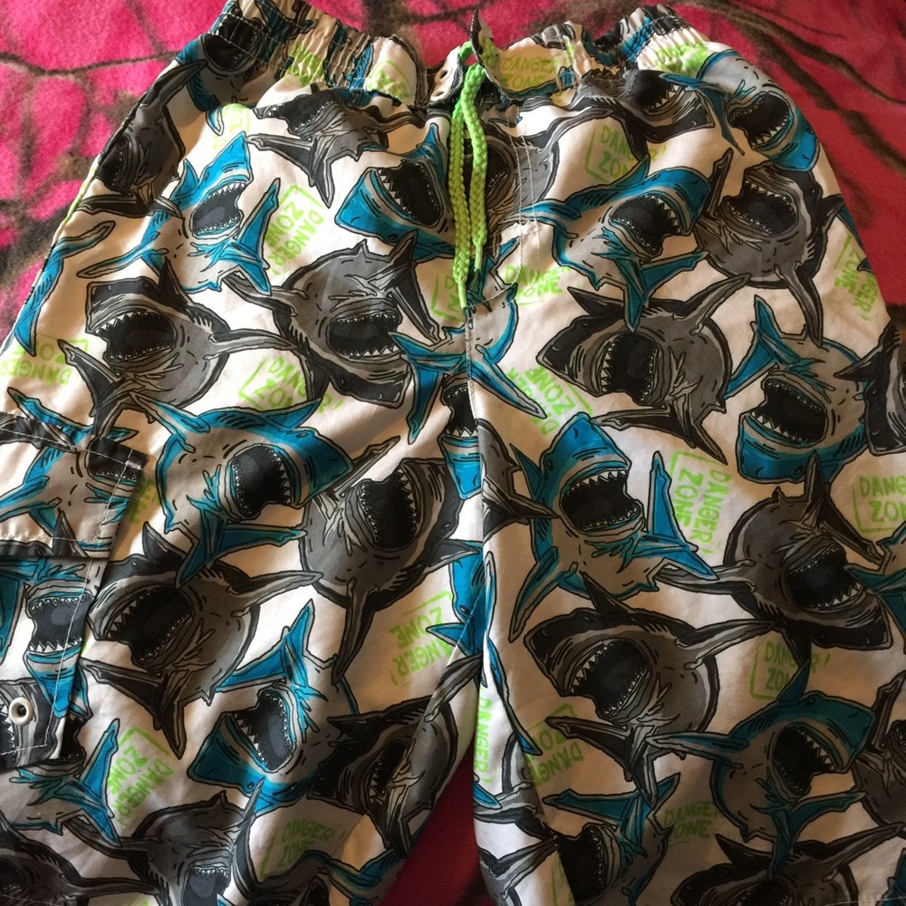 🎰SALE🎰 Boys size 10/12 (LG) OP shark swim trunks