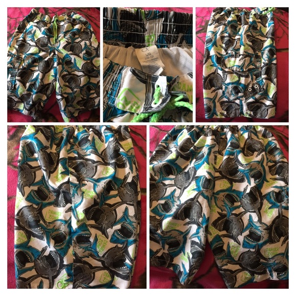 🎰SALE🎰 Boys size 10/12 (LG) OP shark swim trunks - Picture 2 of 4