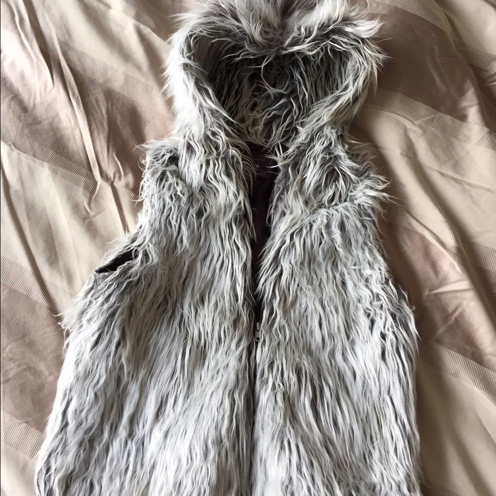 Fluffy vest gray and white shading