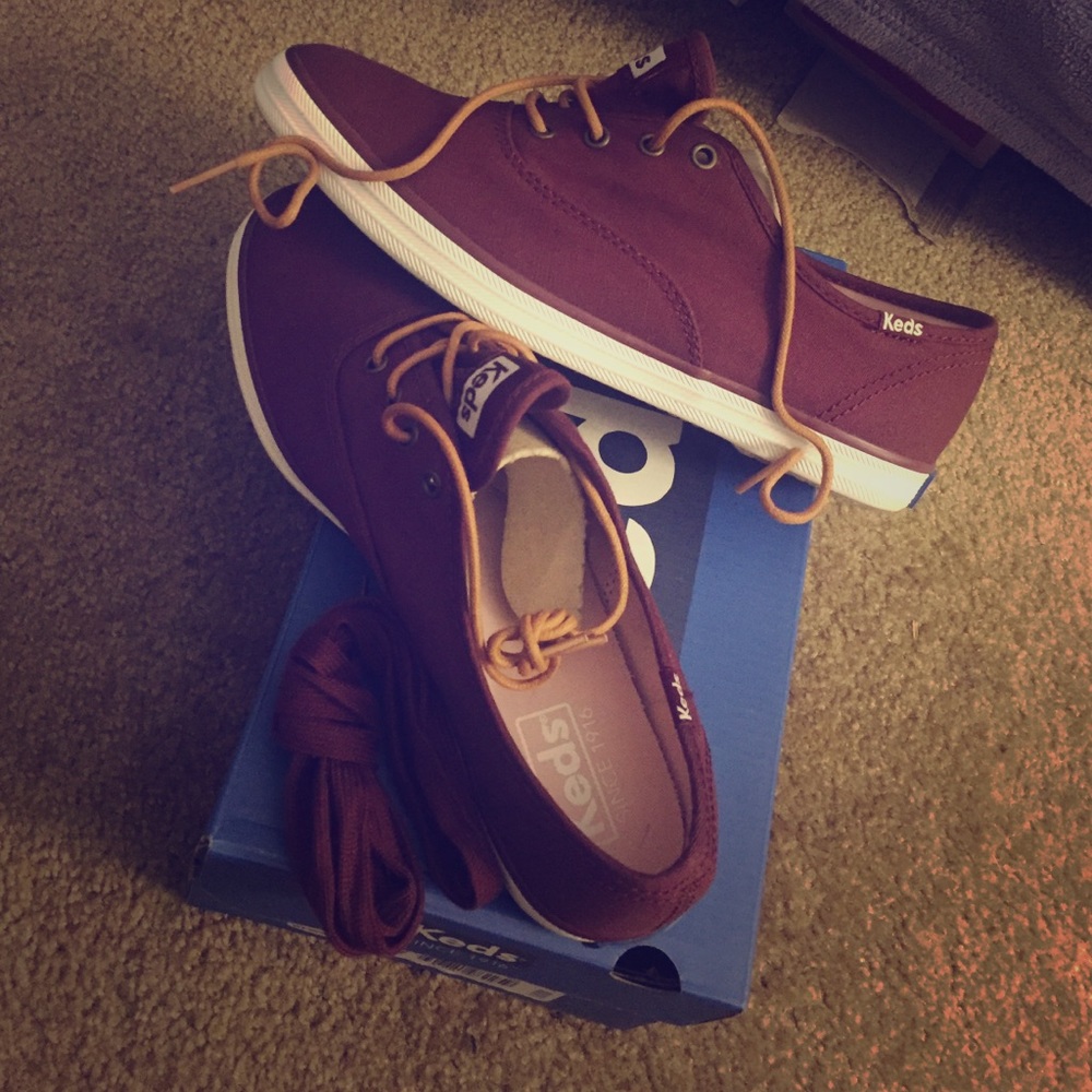 Size 6 burgundy keds