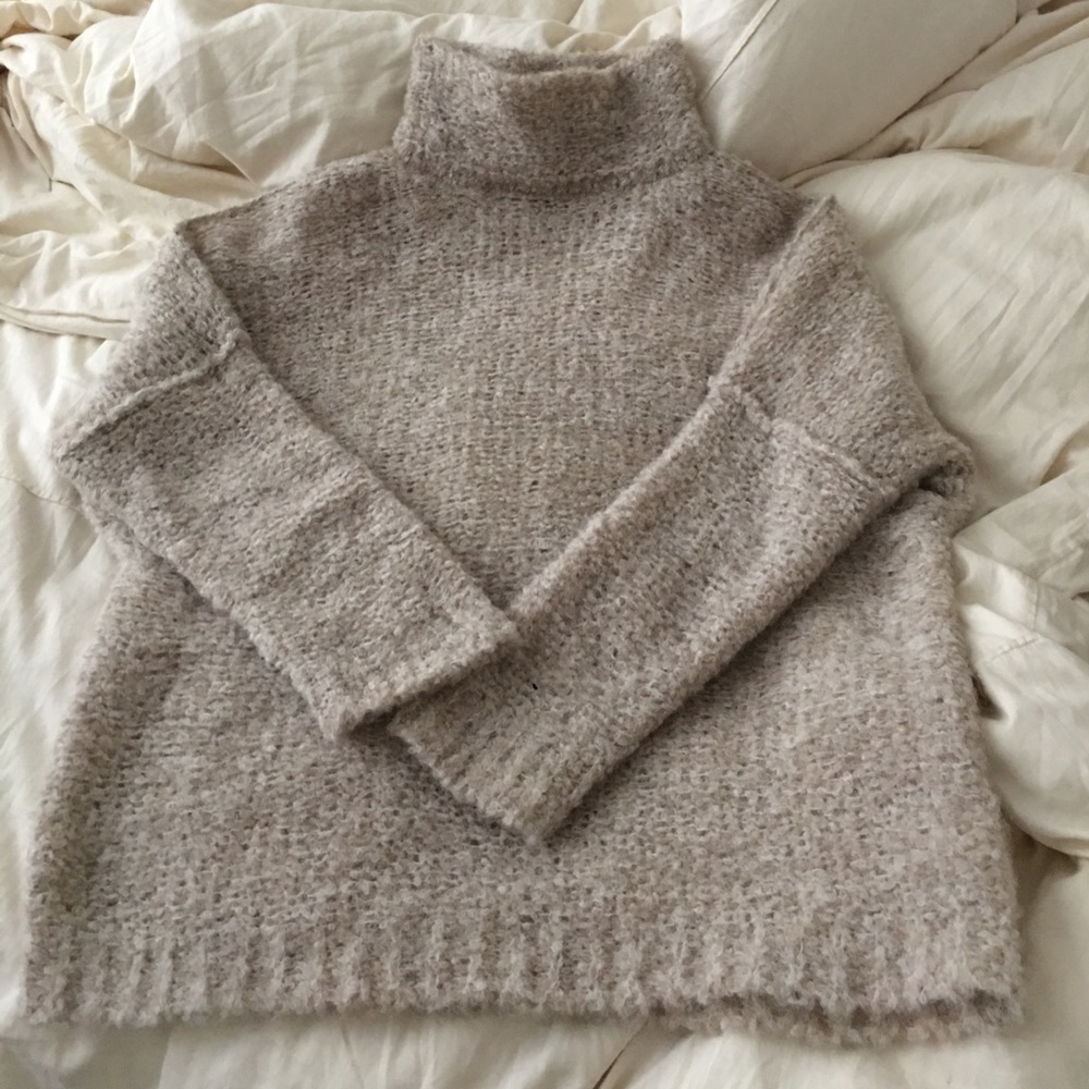 Free people oatmeal colored sweater