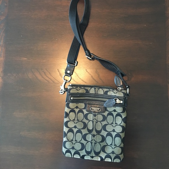 Authentic coach shoulder bag - Picture 2 of 4