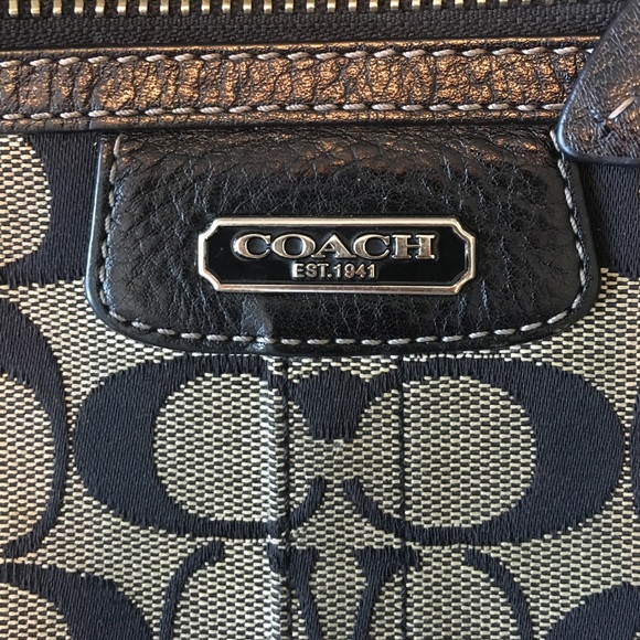 Authentic coach shoulder bag - Picture 3 of 4