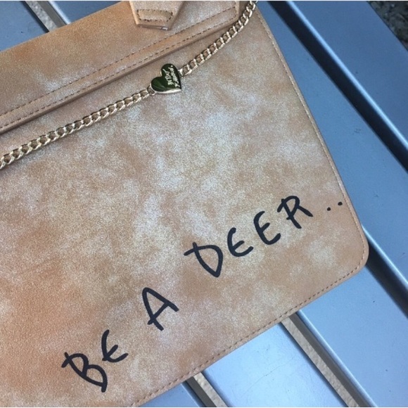 ✨Hold✨Betsey Johnson Deer Bag/Clutch - Picture 5 of 7