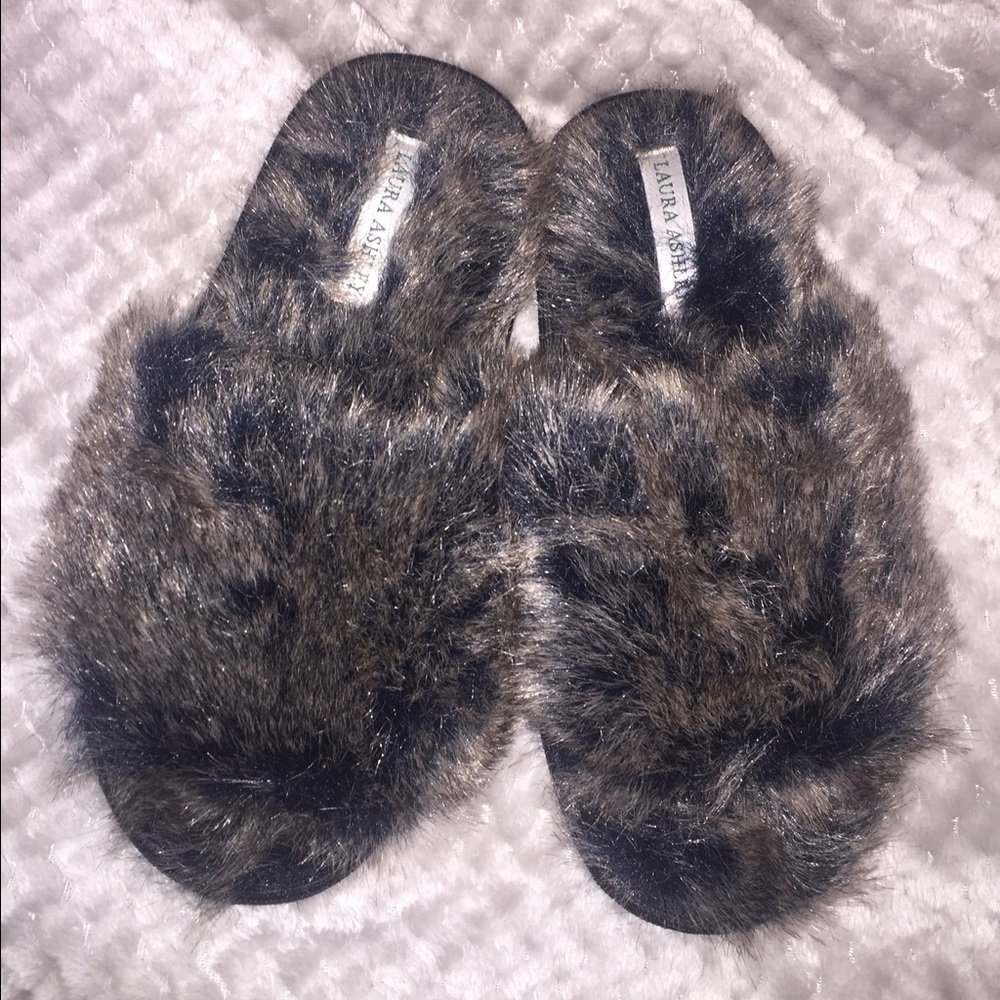Fur slippers