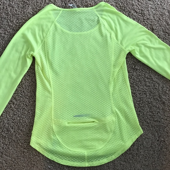 Under Armour long sleeve mesh shirt - Picture 2 of 3