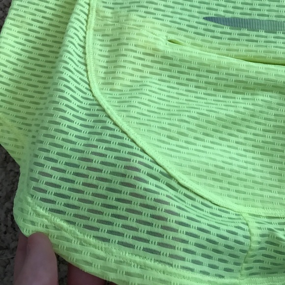 Under Armour long sleeve mesh shirt - Picture 3 of 3