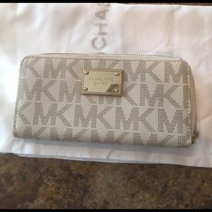 Michael Kors Jet Set Zip-Around Wallet