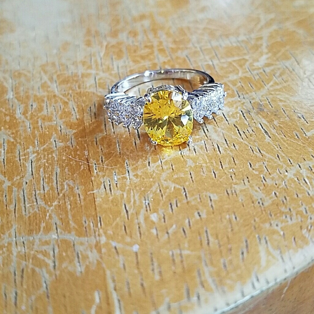 ⭐FLASH SALE⭐ 💛 Yellow Gemstone Ring 💛