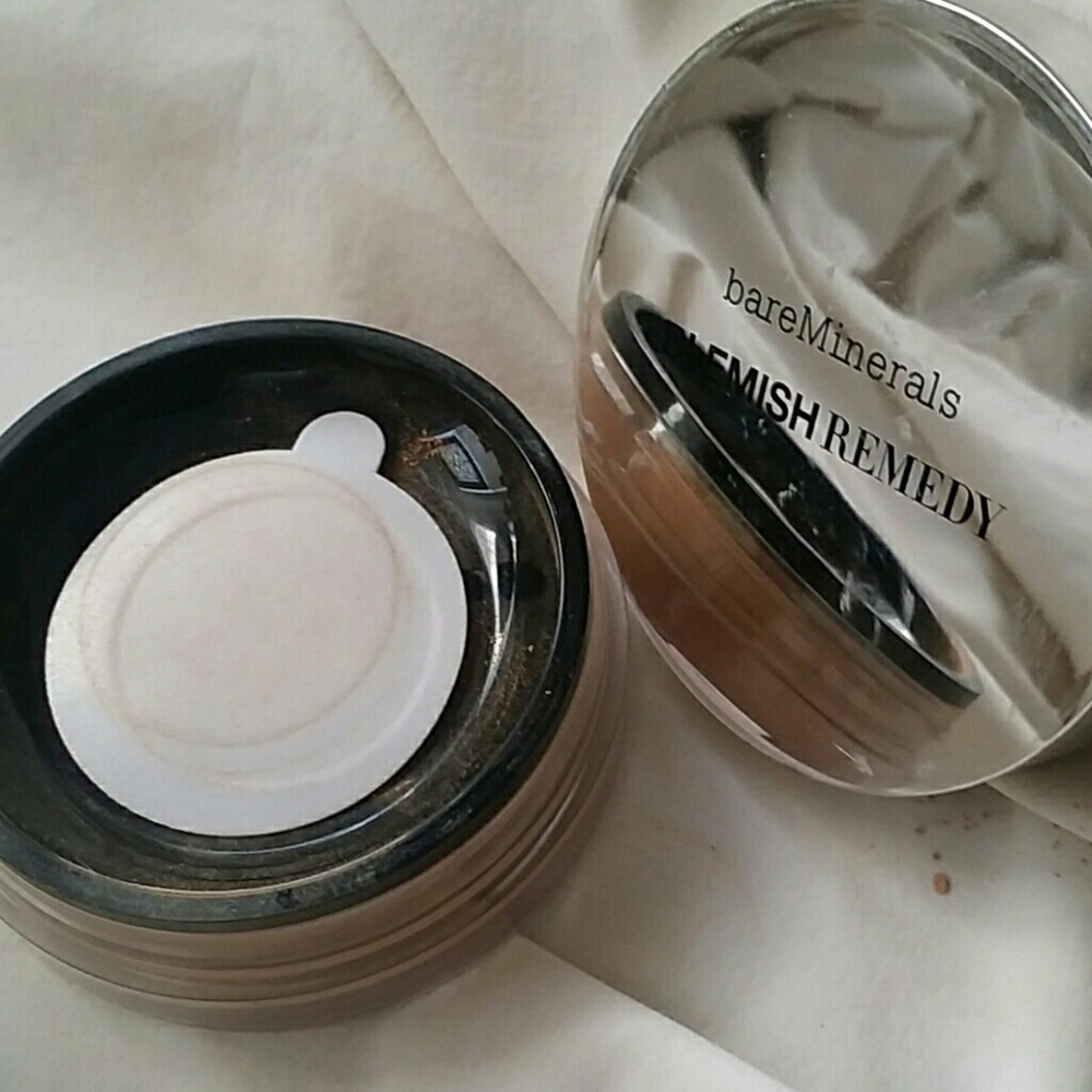 BareMinerals Blemish Remedy* Cleary Sand 09