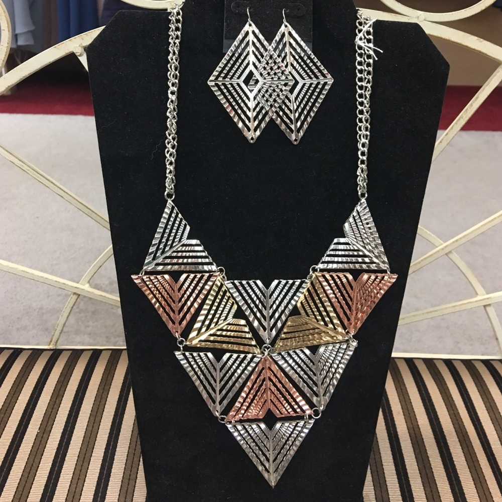 Geometric 3 toned necklace