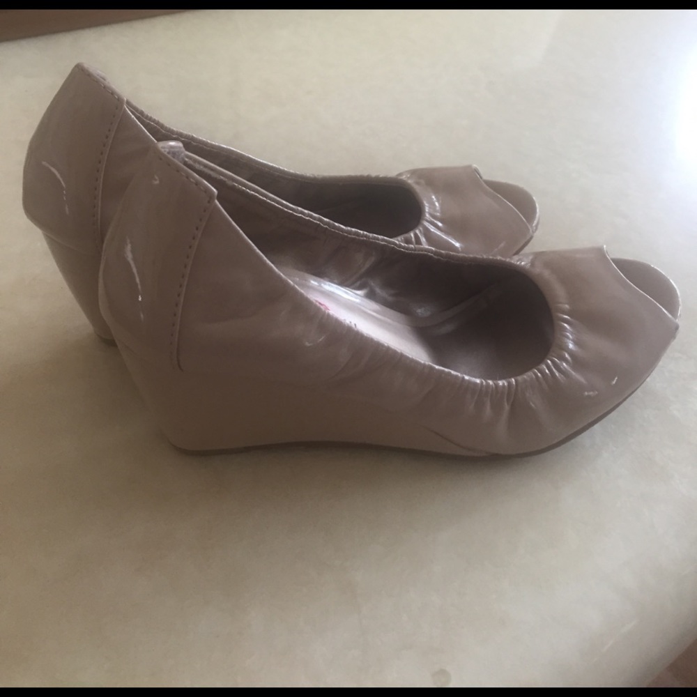 ‼️ BCBG Wedges Nude Beige 6