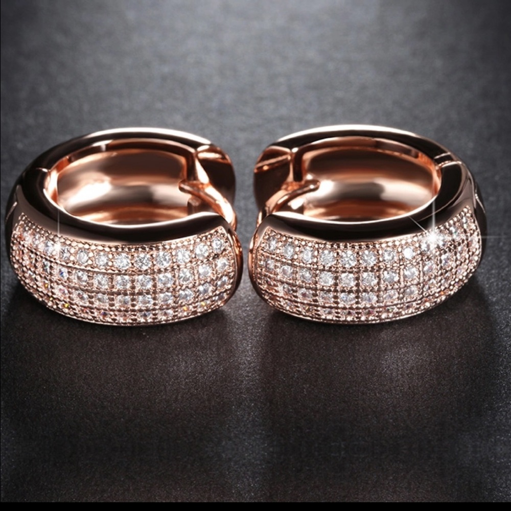 BRAND NEW WHITE OR GOLD CHOICE OF EARRINGS SET