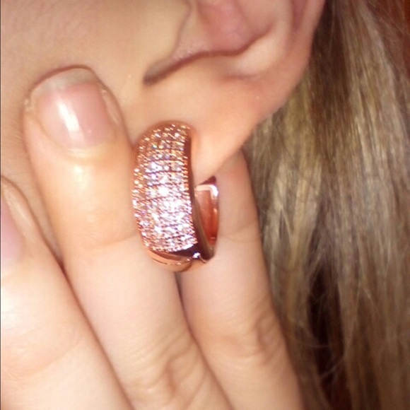 BRAND NEW WHITE OR GOLD CHOICE OF EARRINGS SET - Picture 2 of 4