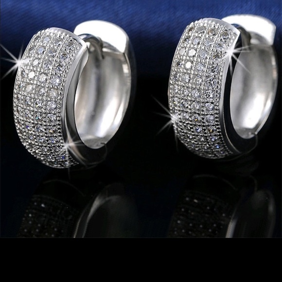 BRAND NEW WHITE OR GOLD CHOICE OF EARRINGS SET - Picture 3 of 4