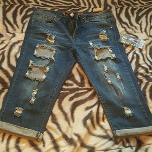 Distressed Capri