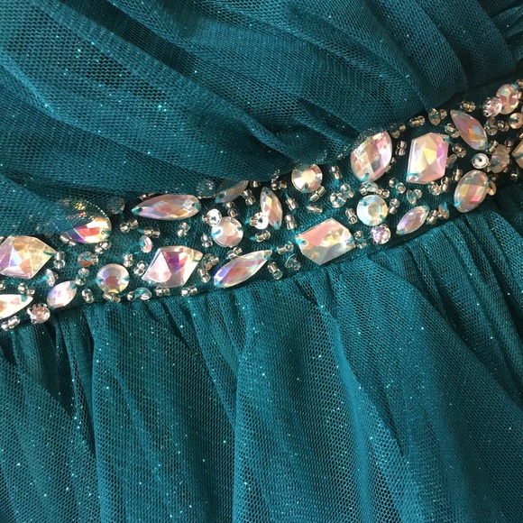 Short & Sparkly Emerald Prom Dress ✨ - Picture 3 of 3