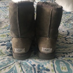Gently worn gray ugg boots