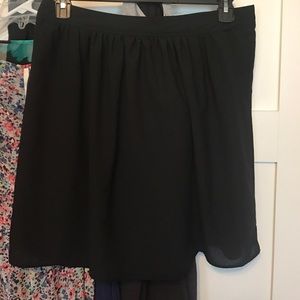 Black flowy skirt with pockets