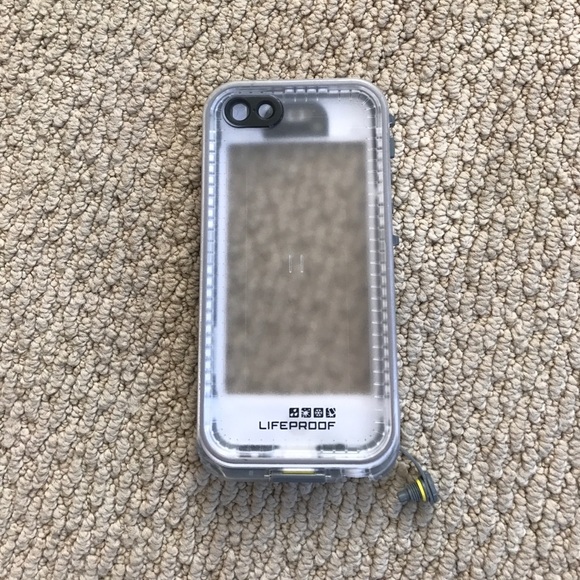 iPhone 5c Lifeproof case - Picture 2 of 3