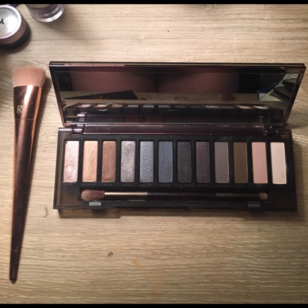 urban decay naked smokey palette