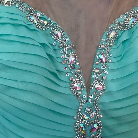 Prom dress - Picture 2 of 6