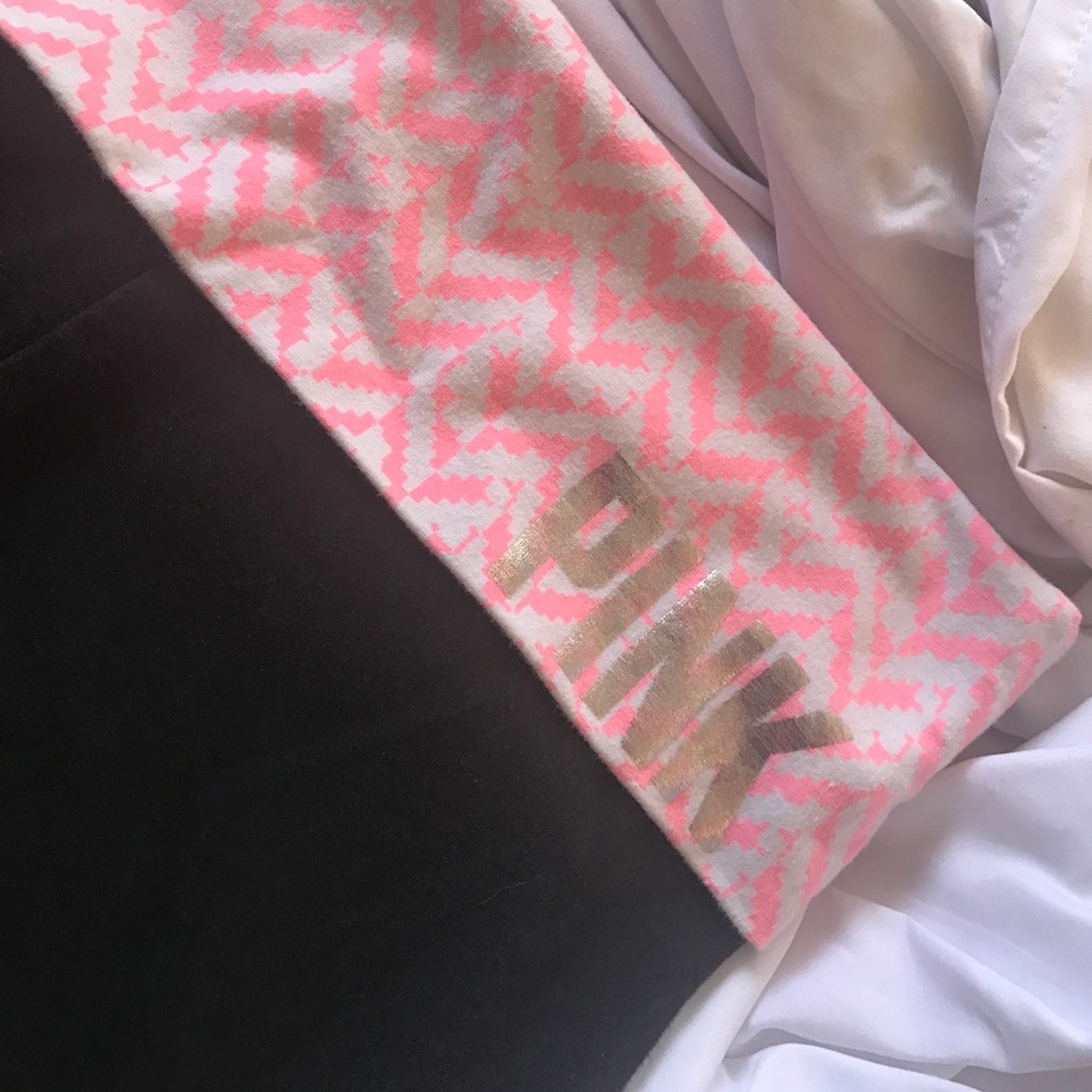VS Pink Aztec print Yogas