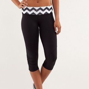 lululemon black zig zag running crop