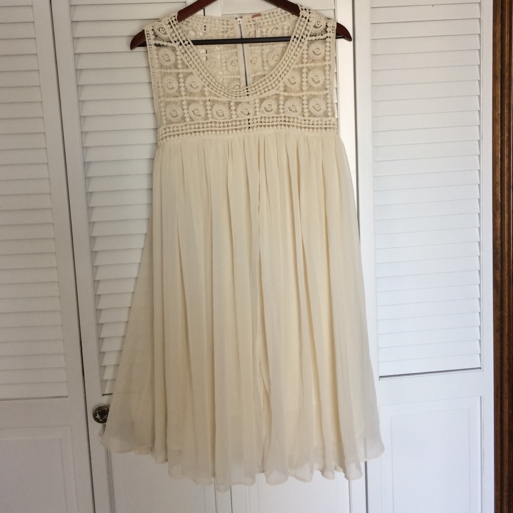 FREE PEOPLE crochet flowy dress back cutout