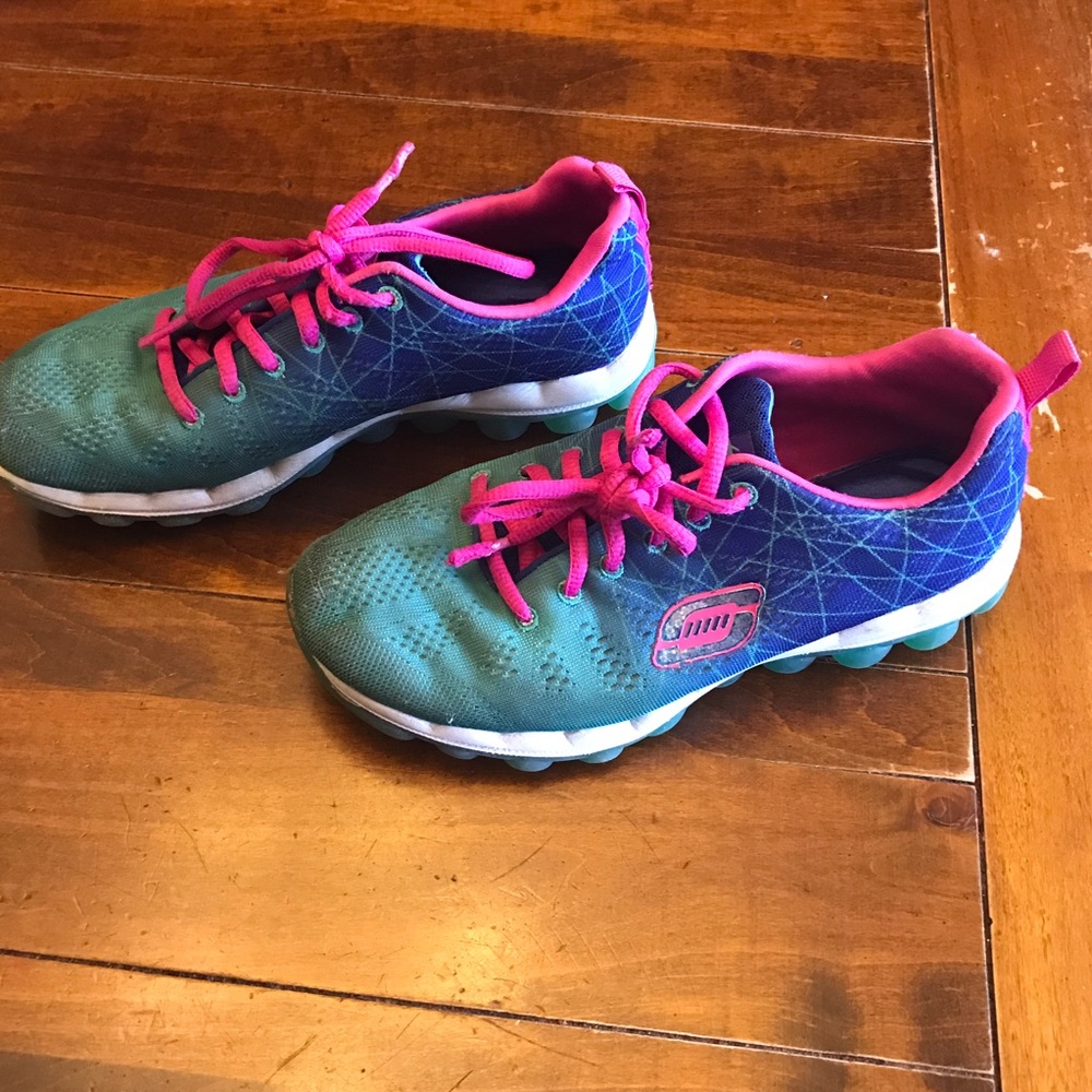 Girls Skechers tennis shoes