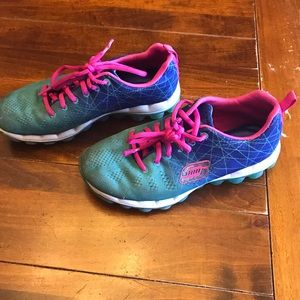 Girls Skechers tennis shoes