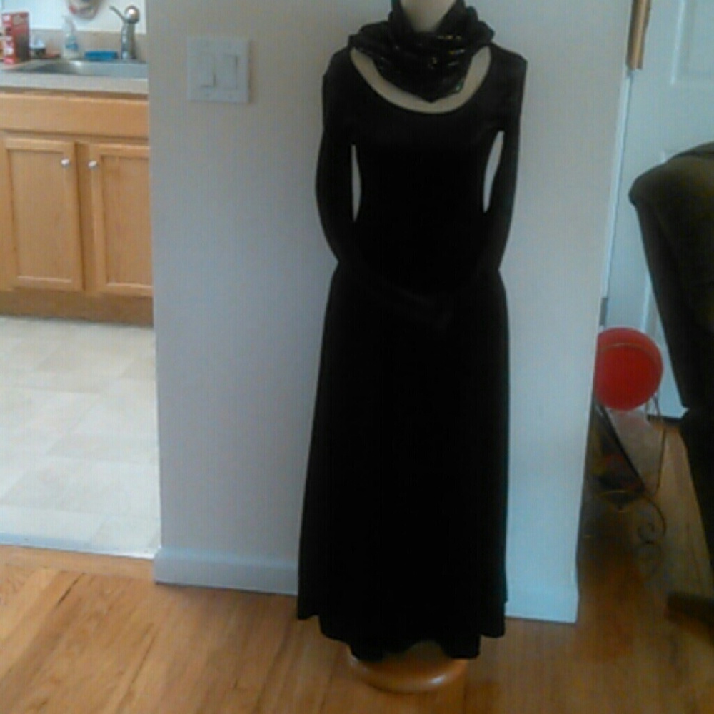 SOLD 🥰 Black long dress