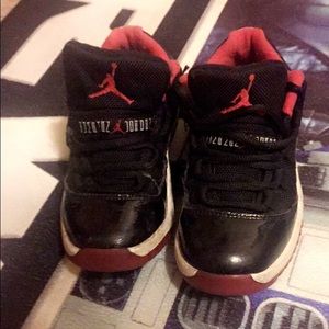 Jordan's 11 low Retro "bred"