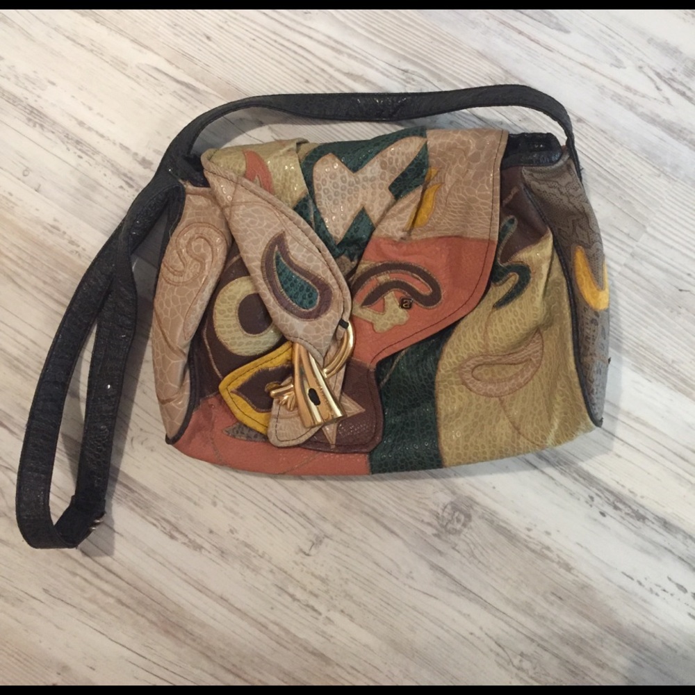 Neutral paisley design retro purse!!✨❤❤✌🏻