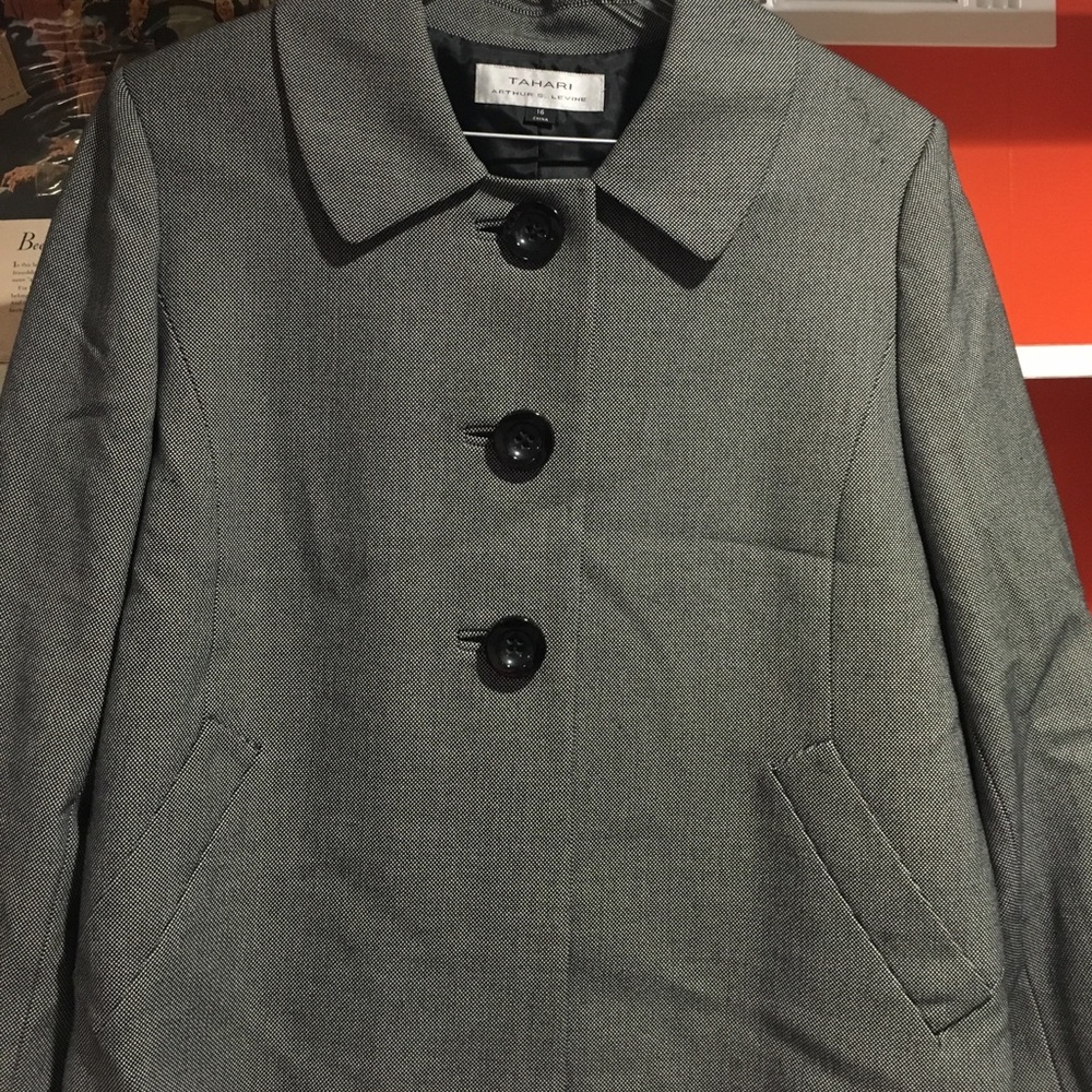 Tahari blazer