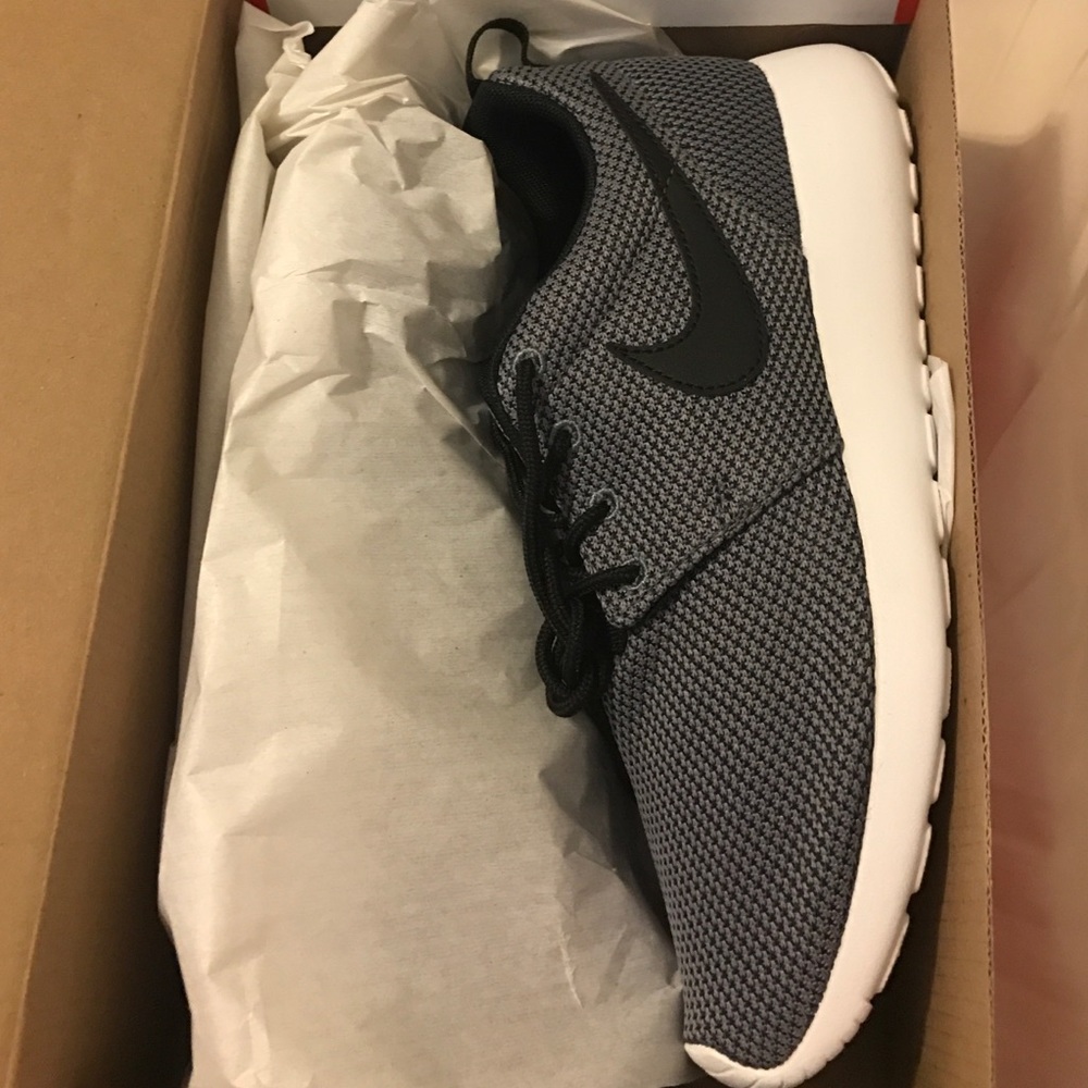 Nike Roshe Run Women's 5.5, youth 4Y.