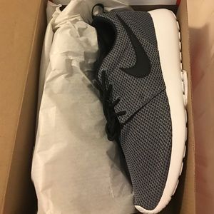 Nike Roshe Run Women's 5.5, youth 4Y.