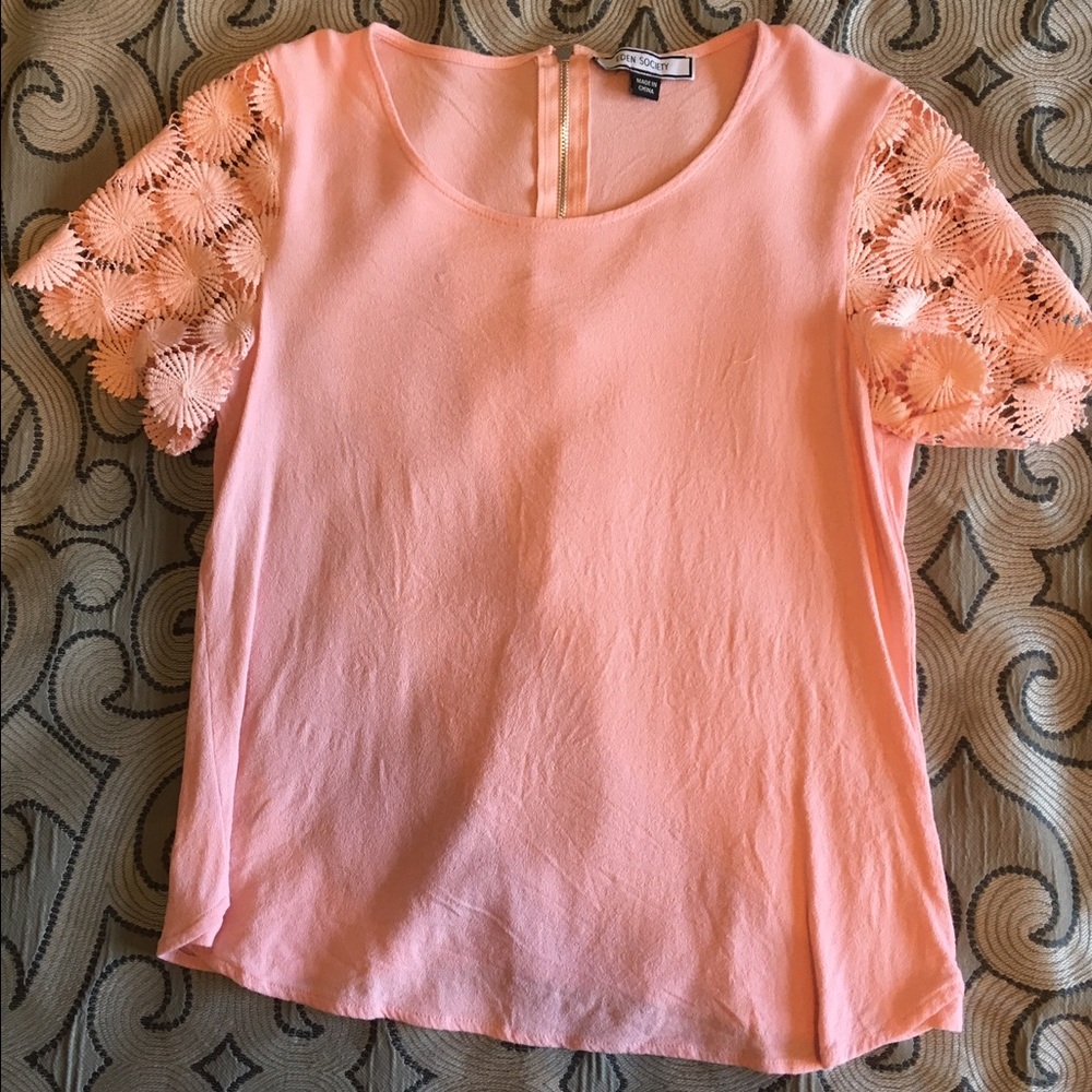 Pink lace sleeve top 💐🌷