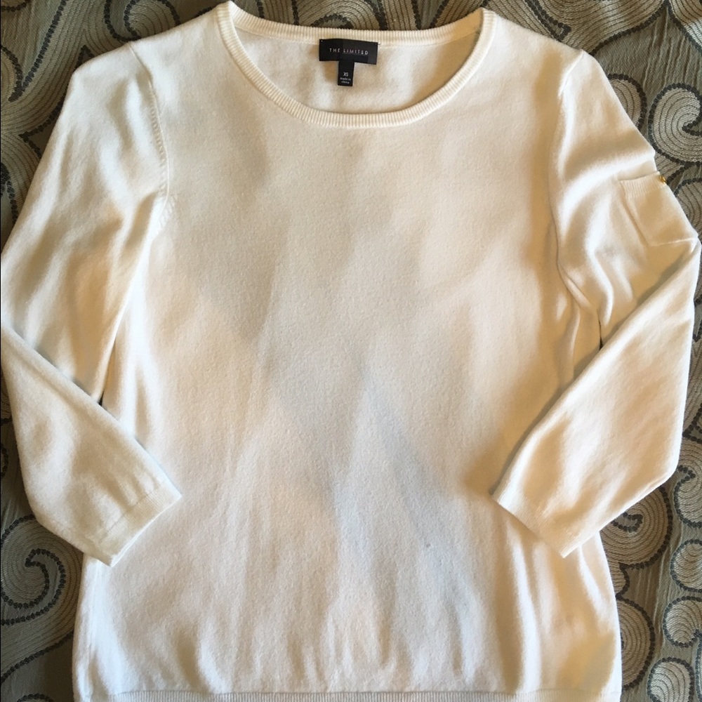 White 3/4 length sleeve sweater
