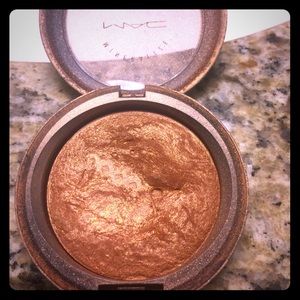 MAC Golden bronzer