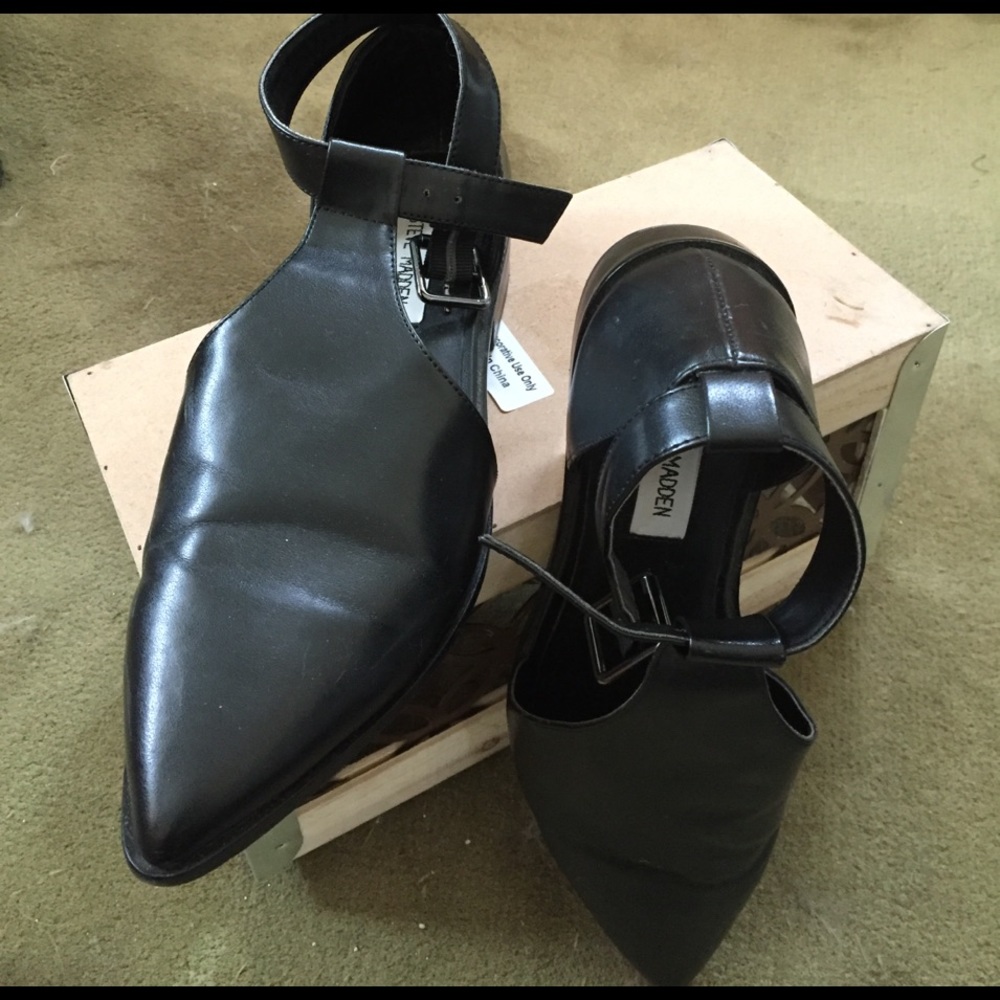 Steve Madden ankle strap shoe